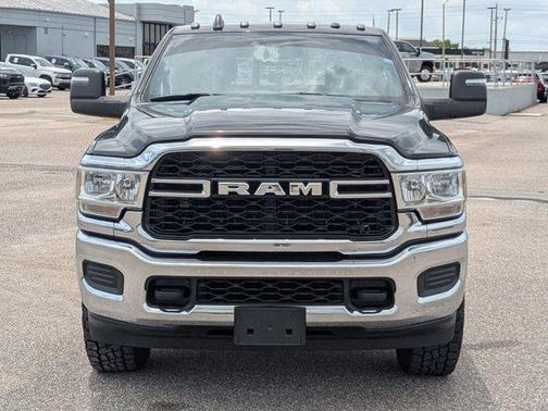 Diamond Black Crystal Pearlcoat 2023 RAM 2500 Tradesman Crew Cab 4x4 6'4' Box