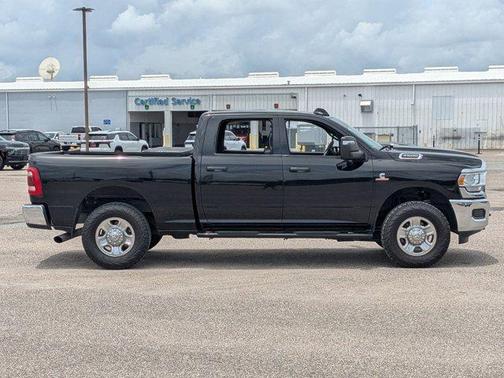 Diamond Black Crystal Pearlcoat 2023 RAM 2500 Tradesman Crew Cab 4x4 6'4' Box