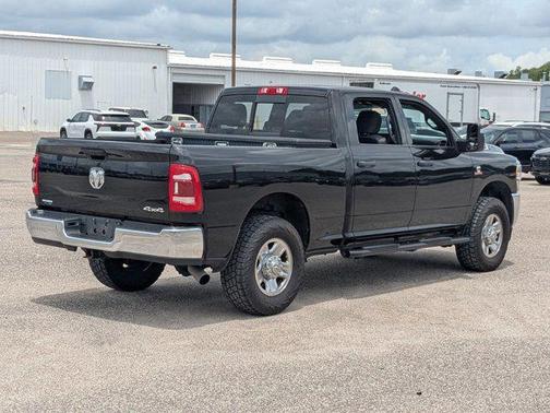 Diamond Black Crystal Pearlcoat 2023 RAM 2500 Tradesman Crew Cab 4x4 6'4' Box