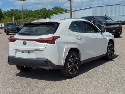 Eminent White Pearl 2024 Lexus UX 250h Base