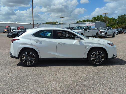 Eminent White Pearl 2024 Lexus UX 250h Base