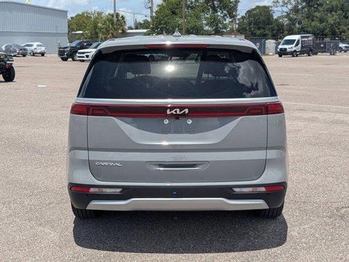Ceramic Silver 2024 Kia Carnival EX