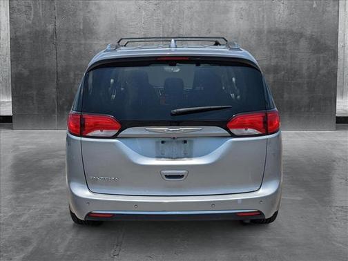 2018 Chrysler Pacifica Touring-L