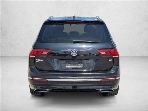 Deep Black Pearl Metallic 2018 Volkswagen Tiguan 2.0T SEL