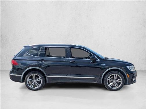 Deep Black Pearl Metallic 2018 Volkswagen Tiguan 2.0T SEL