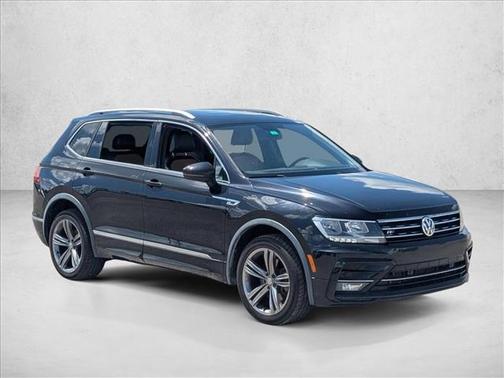 Deep Black Pearl Metallic 2018 Volkswagen Tiguan 2.0T SEL