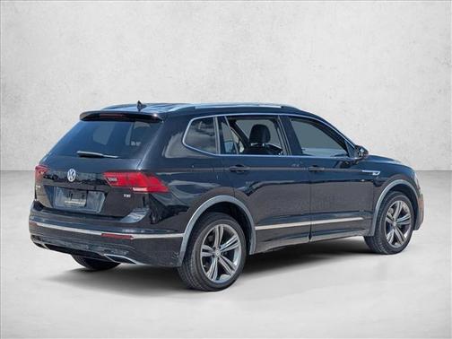 Deep Black Pearl Metallic 2018 Volkswagen Tiguan 2.0T SEL