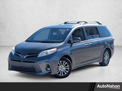 2020 Toyota Sienna XLE