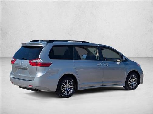 2018 Toyota Sienna XLE