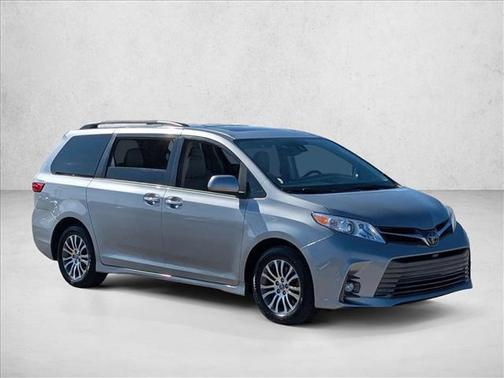 2018 Toyota Sienna XLE