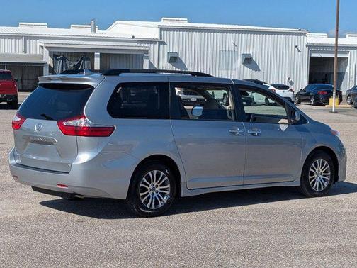 2018 Toyota Sienna XLE