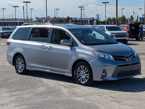 2018 Toyota Sienna XLE
