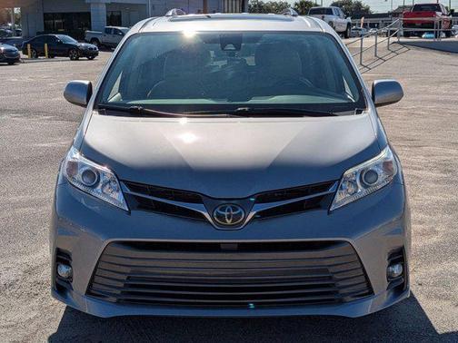 2018 Toyota Sienna XLE