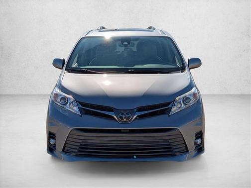 2018 Toyota Sienna XLE