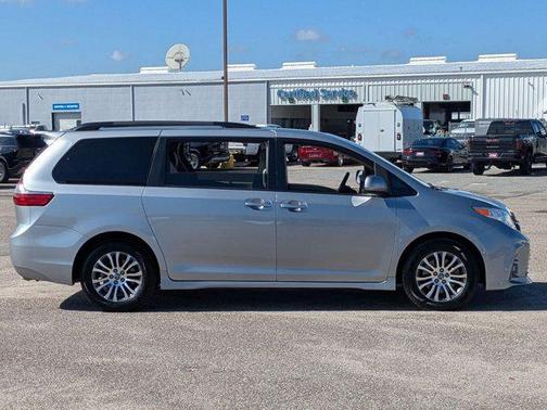 2018 Toyota Sienna XLE