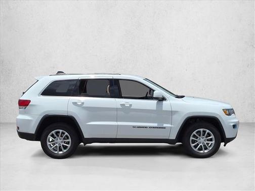 Bright White Clearcoat 2022 Jeep Grand Cherokee Laredo
