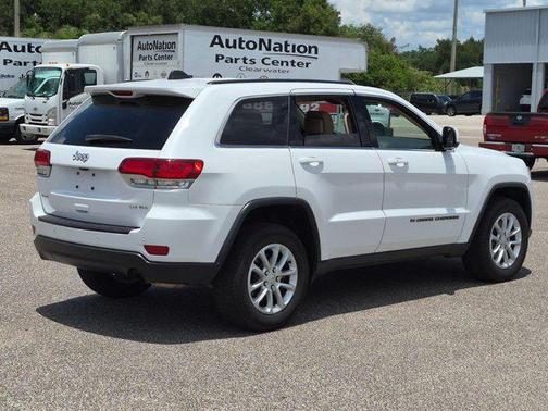 Bright White Clearcoat 2022 Jeep Grand Cherokee Laredo