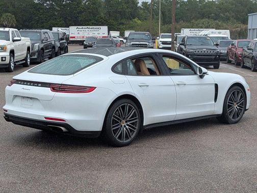 2017 Porsche Panamera 4