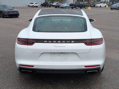 2017 Porsche Panamera 4