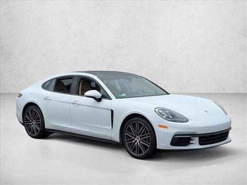 2017 Porsche Panamera 4