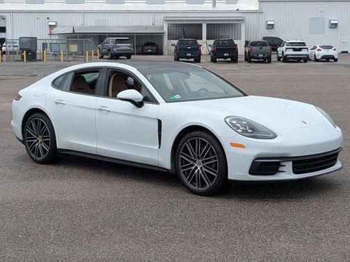 2017 Porsche Panamera 4