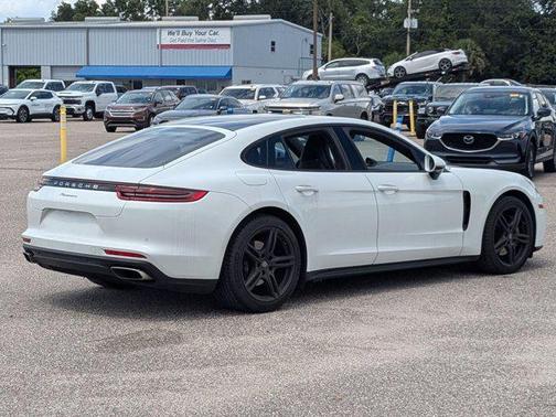 2017 Porsche Panamera 4