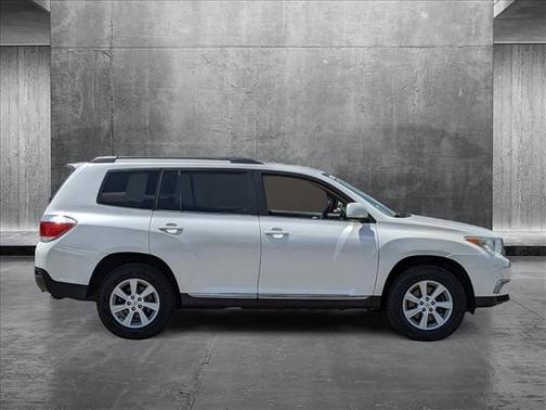 2011 Toyota Highlander SE