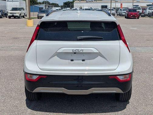 Snow White Pearl 2025 Kia Niro EV Wind