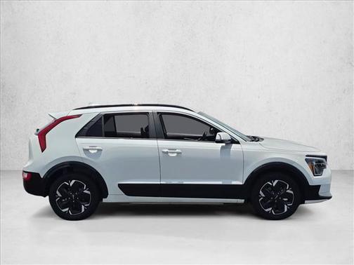 Snow White Pearl 2025 Kia Niro EV Wind