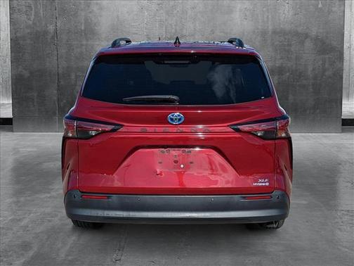 2021 Toyota Sienna XLE 8 Passenger