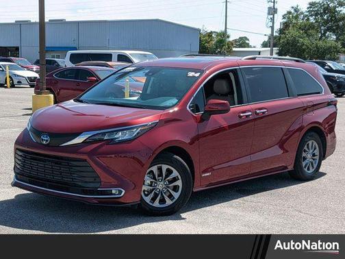 2021 Toyota Sienna XLE 8 Passenger