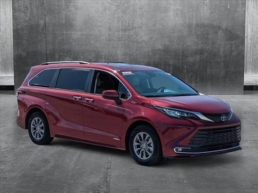 2021 Toyota Sienna XLE 8 Passenger