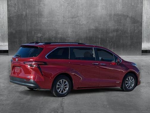 2021 Toyota Sienna XLE 8 Passenger
