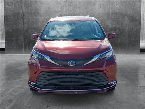 2021 Toyota Sienna XLE 8 Passenger