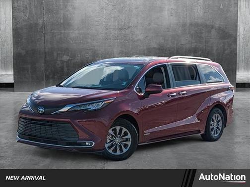 2021 Toyota Sienna XLE 8 Passenger