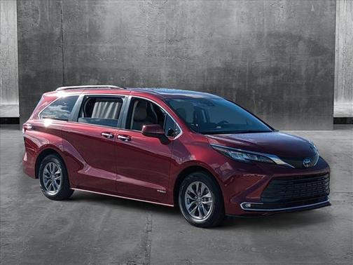 2021 Toyota Sienna XLE 8 Passenger