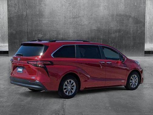2021 Toyota Sienna XLE 8 Passenger