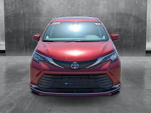 2021 Toyota Sienna XLE 8 Passenger