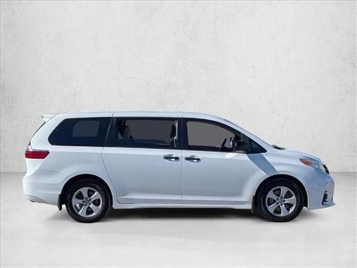 2020 Toyota Sienna SE