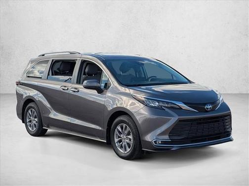 2024 Toyota Sienna XLE