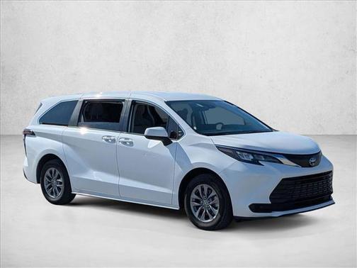 2024 Toyota Sienna LE