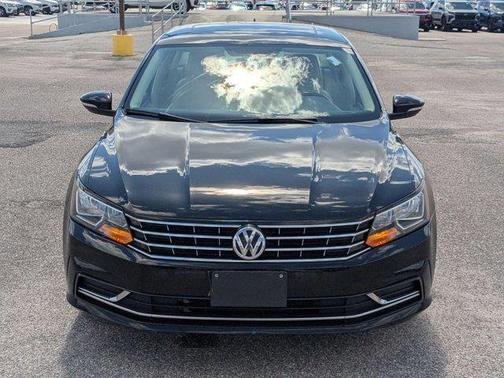 Black Uni 2016 Volkswagen Passat 1.8T SE