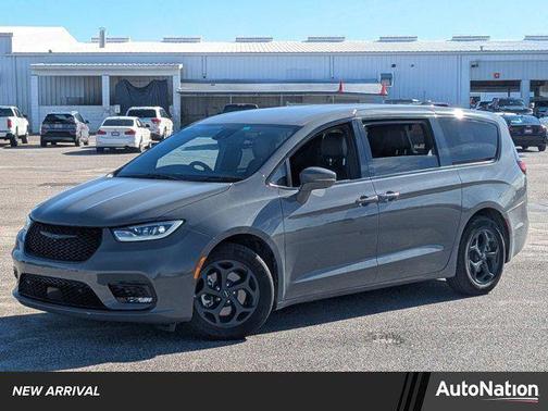2022 Chrysler Pacifica Hybrid Touring L