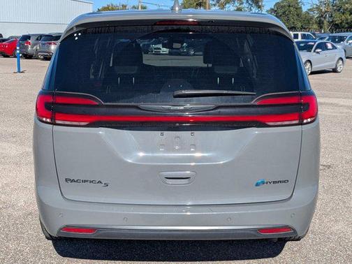 2022 Chrysler Pacifica Hybrid Touring L