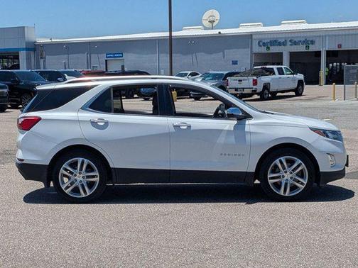 Iridescent Pearl Tricoat 2018 Chevrolet Equinox Premier w/2LZ
