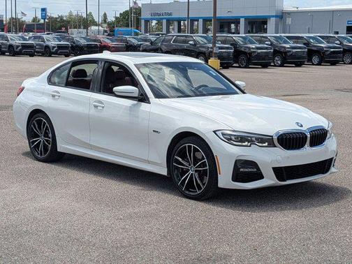 Alpine White 2022 BMW 330e 330e