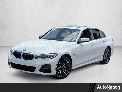 Alpine White 2022 BMW 330e 330e