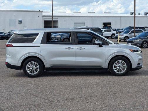 2022 Kia Carnival LX