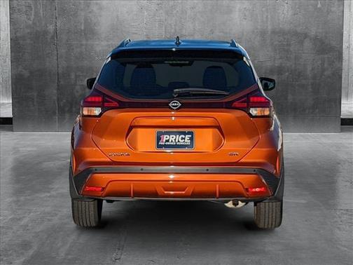 2022 Nissan Kicks SR