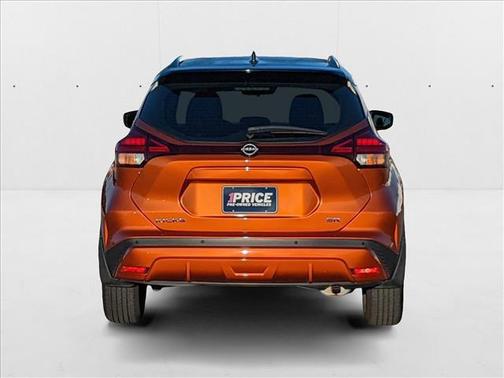 2022 Nissan Kicks SR